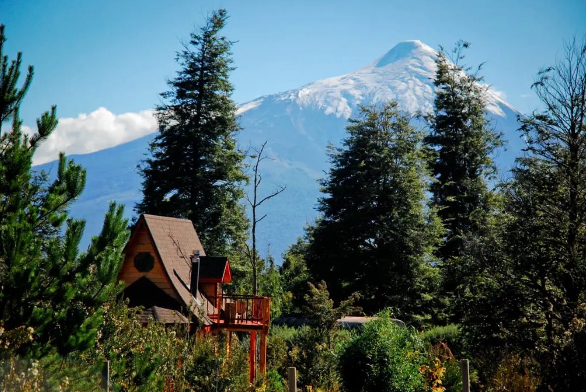 Little Off-Grid Fairytale Cottage in Patagonia Mountain View