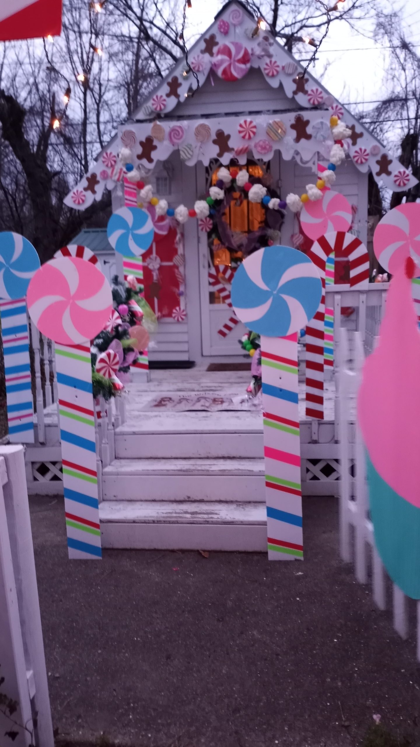 Michelle’s Life-Size Gingerbread House Holiday Decor!