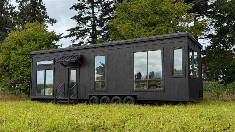 Mint-Ventura-Park-Model-Exterior