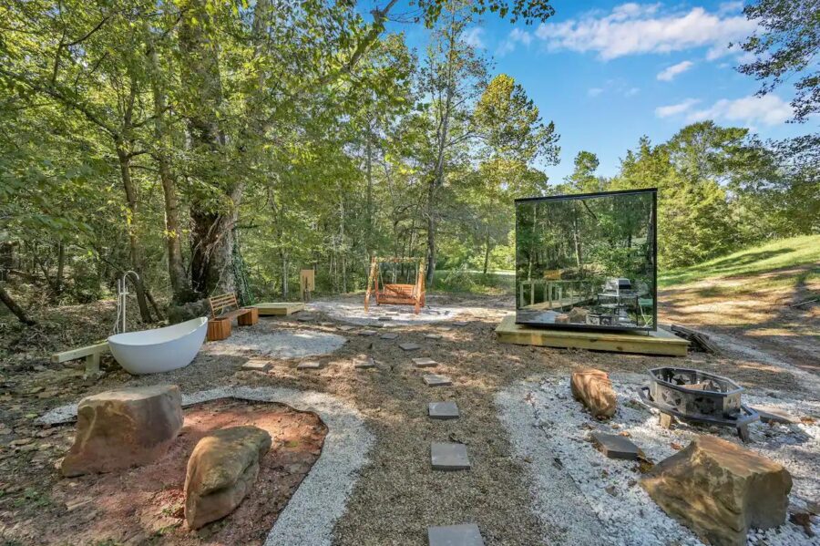 Mirror Cabin in Texas w: Outdoor Bathtub. 11