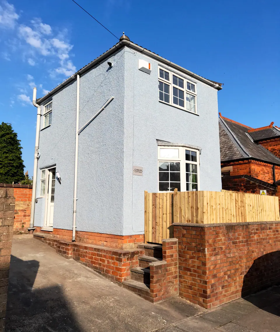 Modern Detached Cobblers Cottage 2 Levels 11