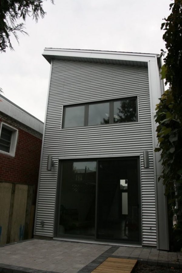 Modern Industrial Small Home in Toronto by Linebox Studio 0011