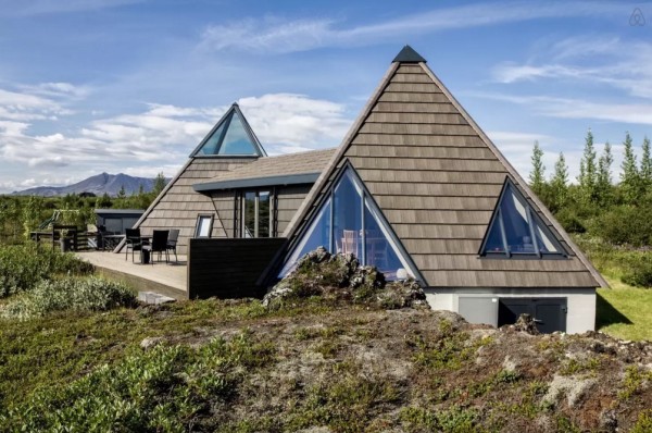 Modern Pyramid Cottage in Iceland 001