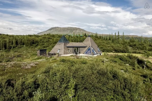 Modern Pyramid Cottage in Iceland 0025