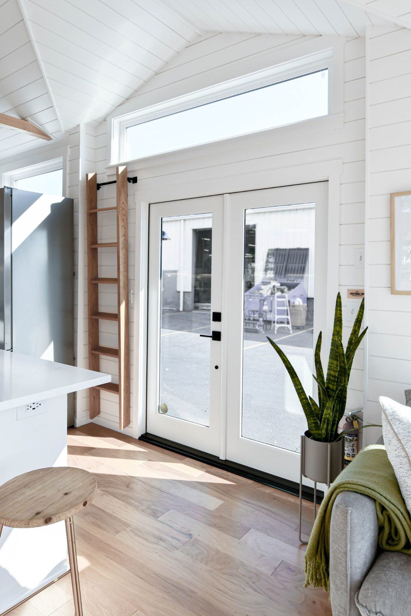 Modern and Minimal Lofted Cascade Max