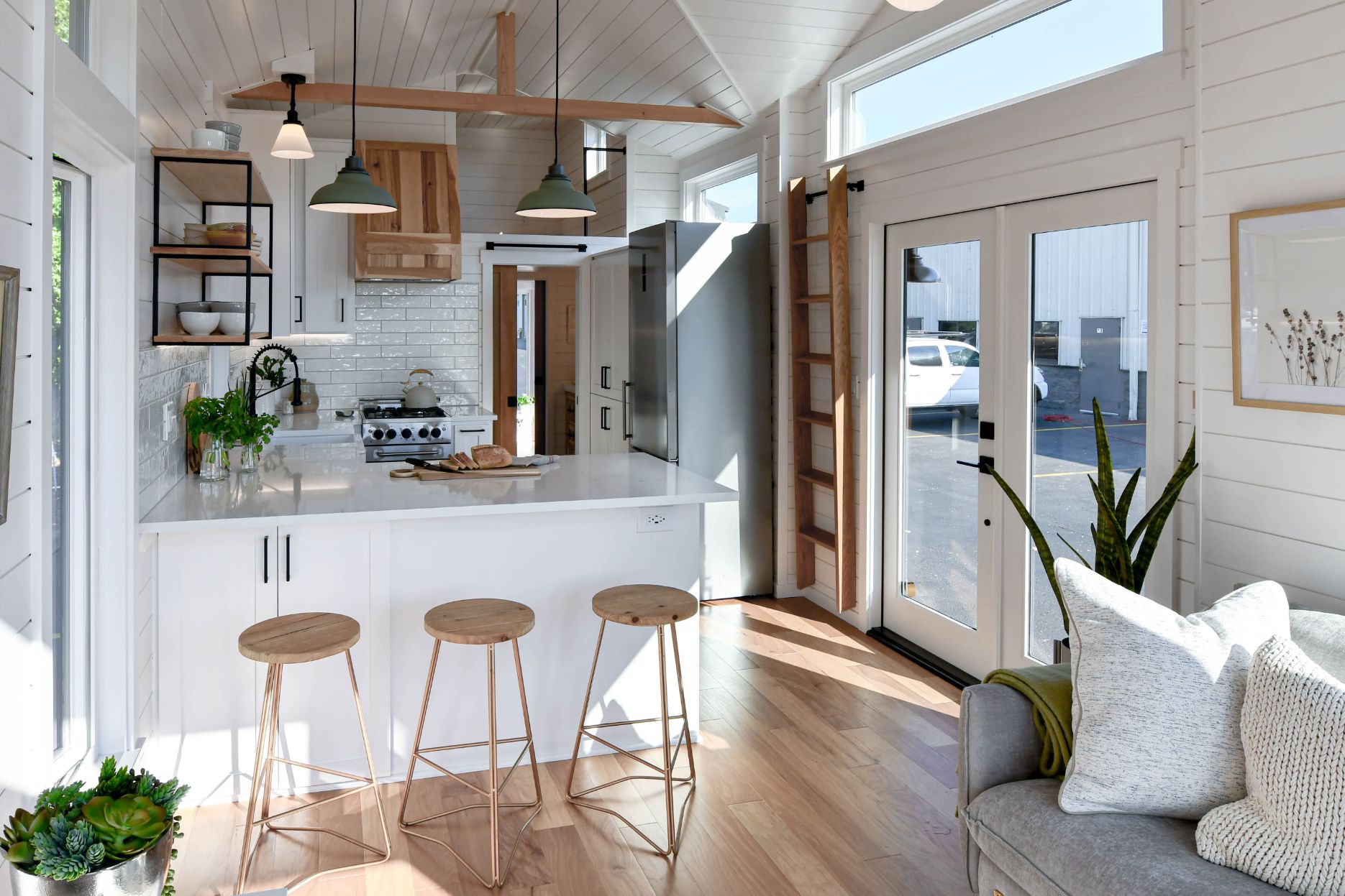 Modern and Minimal Lofted Cascade Max