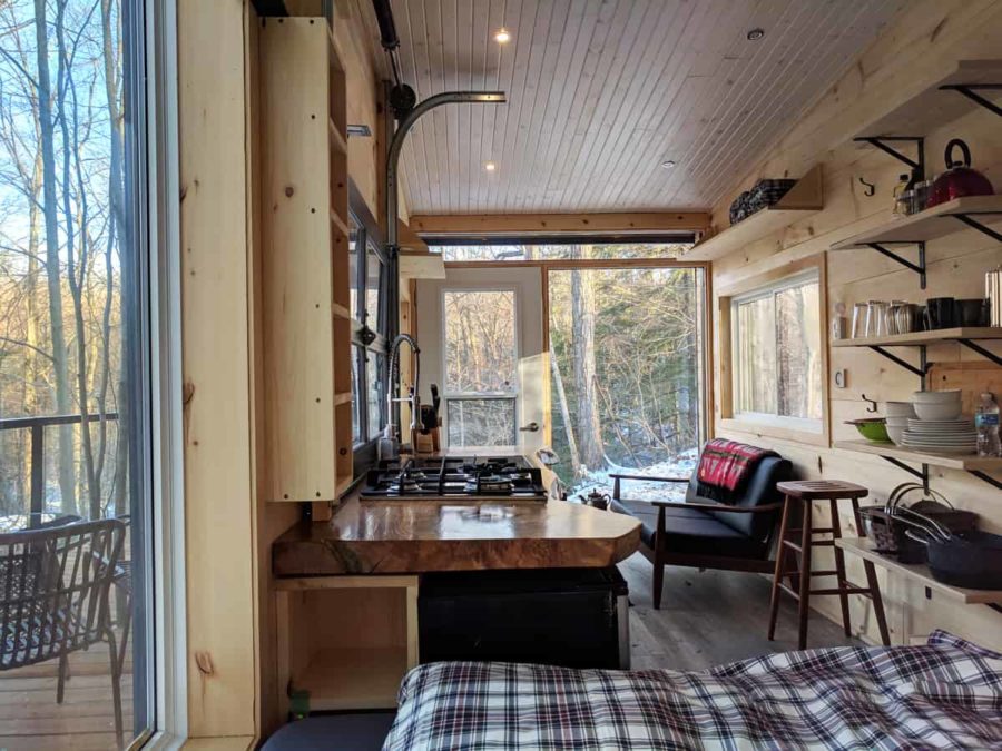 Modern and minimalist tiny cabin vacation – The Dashi Cabin from Cabinscape – Images via CabinScape-com 003