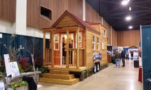 Mt-Everest-Tiny-House-001