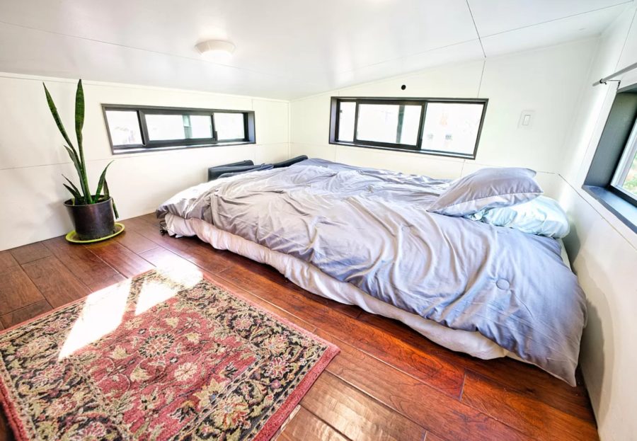 Multiple Tiny Houses on 5 Acres in Ashland OR via Zillow 006