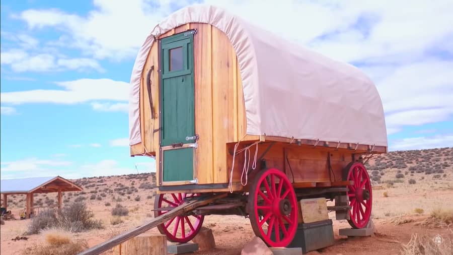 Navajo Family Shares Ancestral Earthen Homes on Airbnb 7