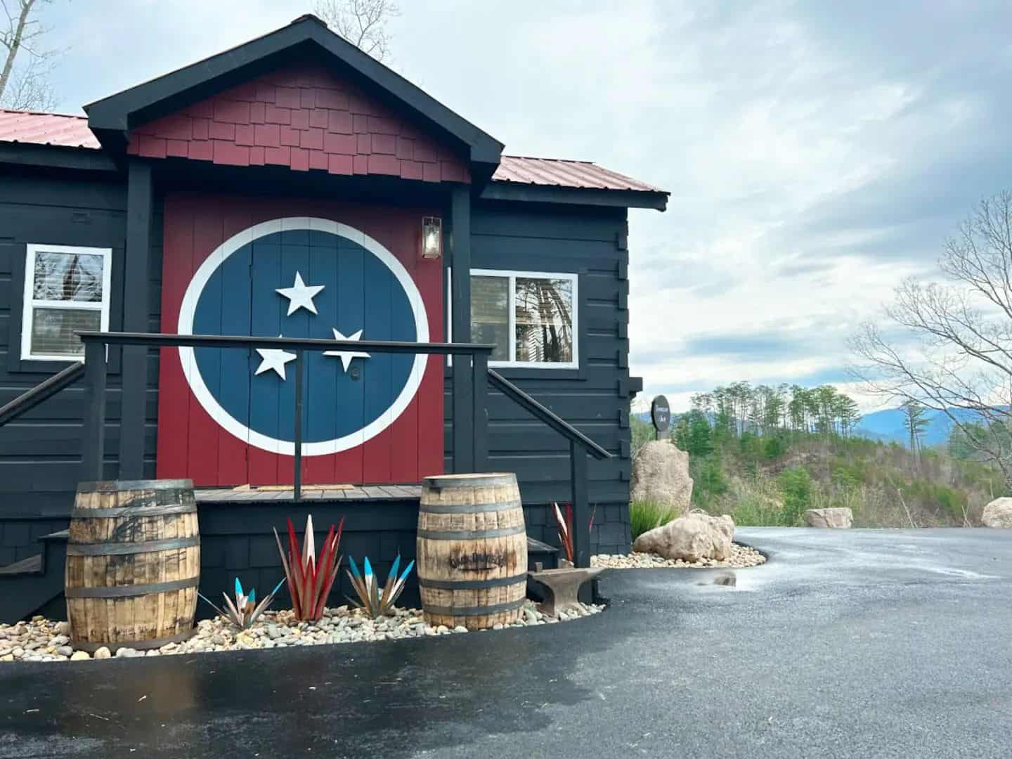 Tiny House with Tennessee Flag Design