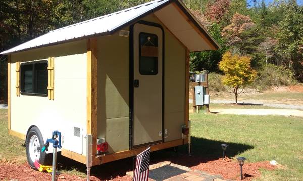 north-carolina-micro-house-on-wheels-001