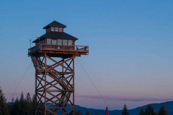 Off-Grid Lookout Tower Cabin in Tiller 0020