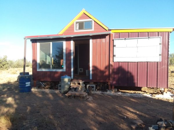 Off-Grid Tiny House & 20 Acres For Sale in Arizona: $55K