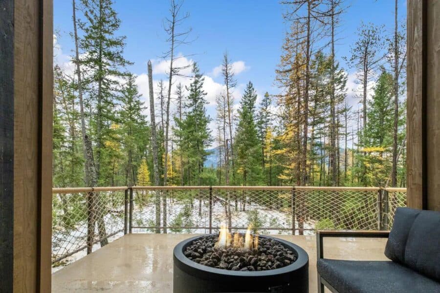 Off-Grid Cabin on Stilts with Scenic Forest View.