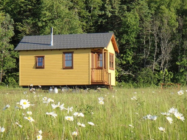 Off-Grid Waterfront Tiny Houses in Canada 005