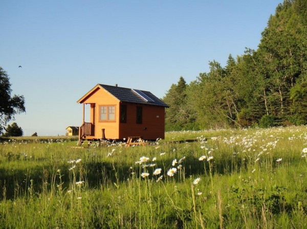 Off-Grid Waterfront Tiny Houses in Canada 007