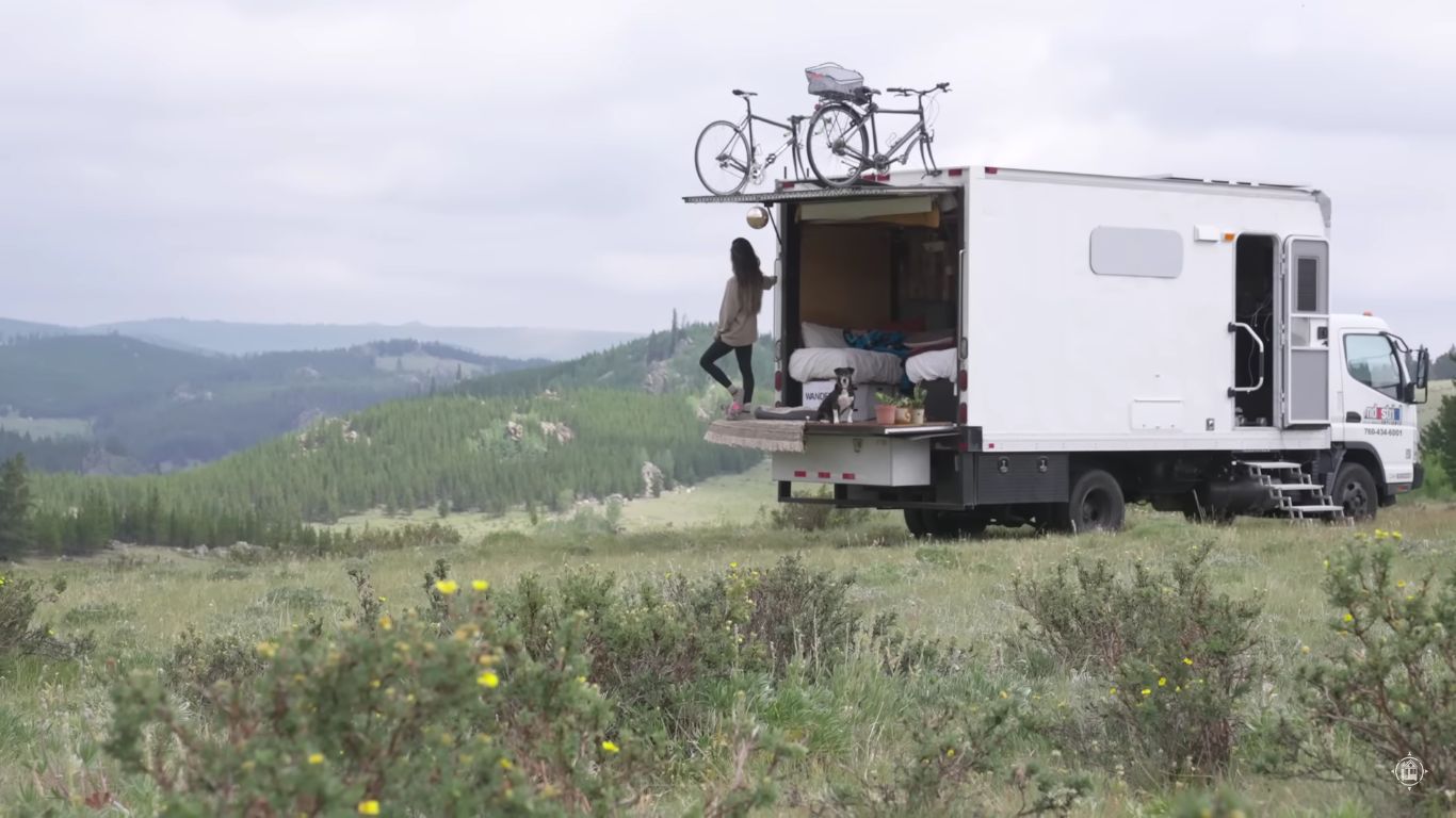 Party Box Truck Conversion w Elevator Bed 4