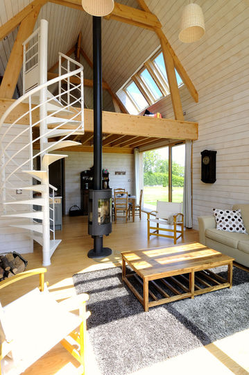 Petite-French-Country-House-Loft-003