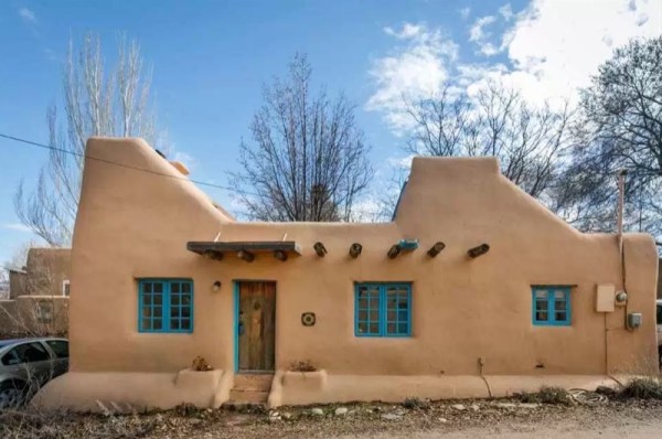 Pueblo-Style Solar Home For Sale in Santa Fe 001