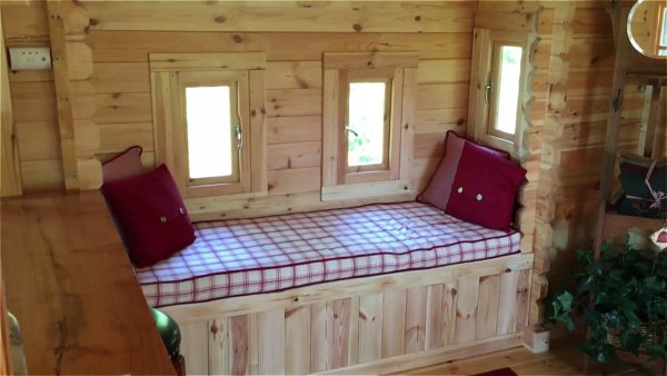 Realwood Tiny Homes Builds an Amazing Treehouse!