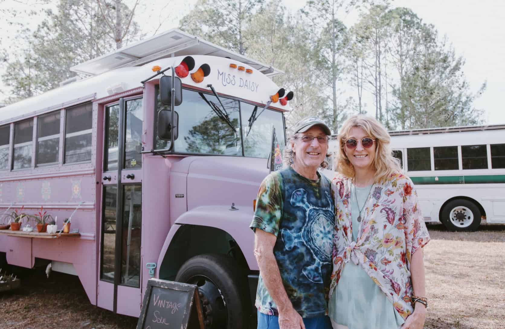 Tiny House Bus – Miss Daisy