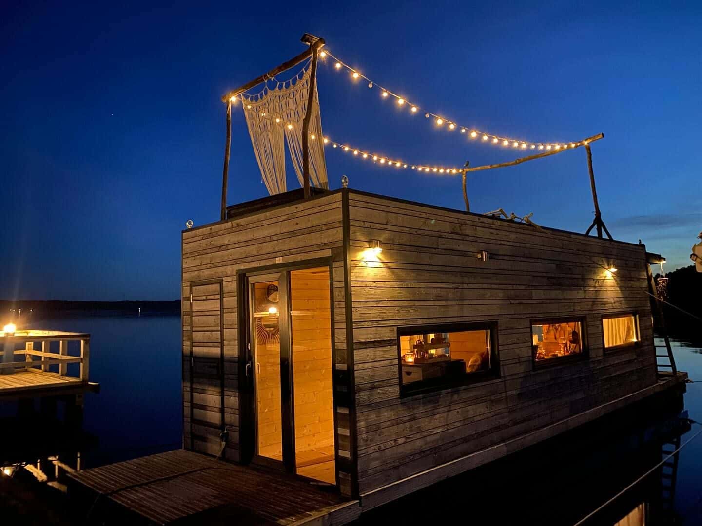 Romantic, Modern Houseboat in Germany