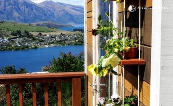 Romantic Tiny House Rental with Lake Views in Queenstown, South Island