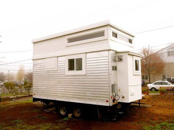 rons-epic-200-sq-ft-trailer-turned-tiny-house-10