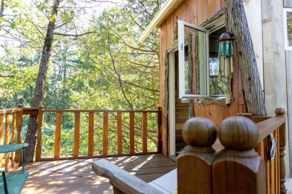 A closer look at Off-Grid Treehouse Vacation Rentals With Private Art Studio
