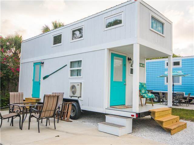 Sand Dollar: "Not-So-Tiny" House In Florida -- 5 Mins. To The Beach