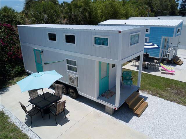 Sand Dollar: "Not-So-Tiny" House In Florida -- 5 Mins. To The Beach