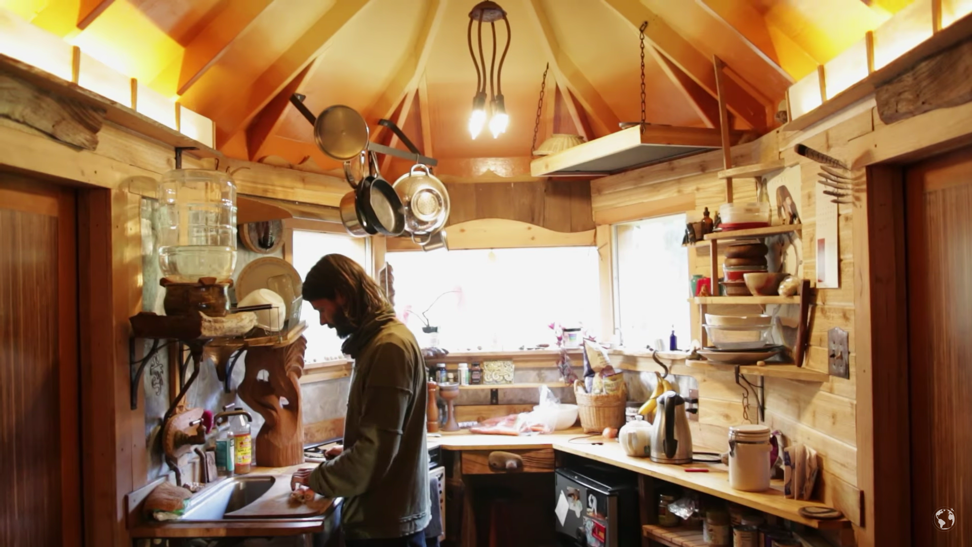 Artisan Builds His Tiny House from Salvaged Trailer – with No Plans!