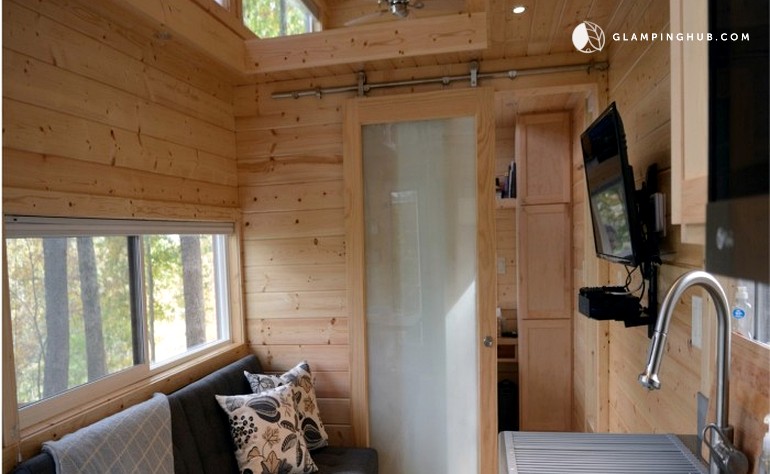 Secluded and Cozy ESCAPE Tiny House Vacation