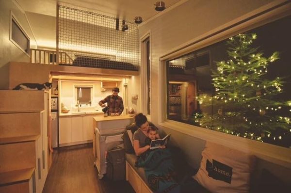 Tiny House Family's Christmas Tree Solution