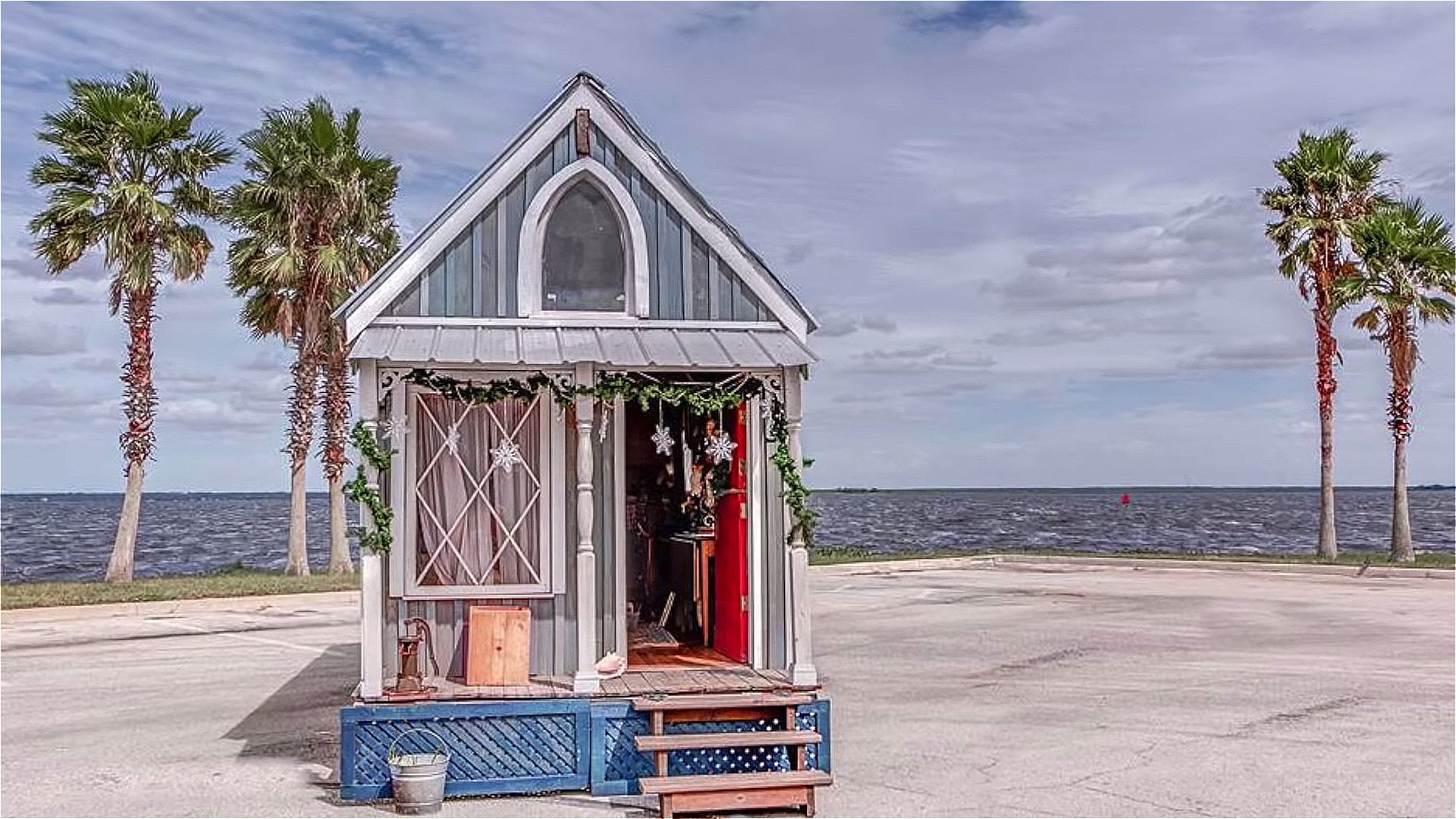 Shortys Civil War theme Victorian Tiny House on Wheels 001