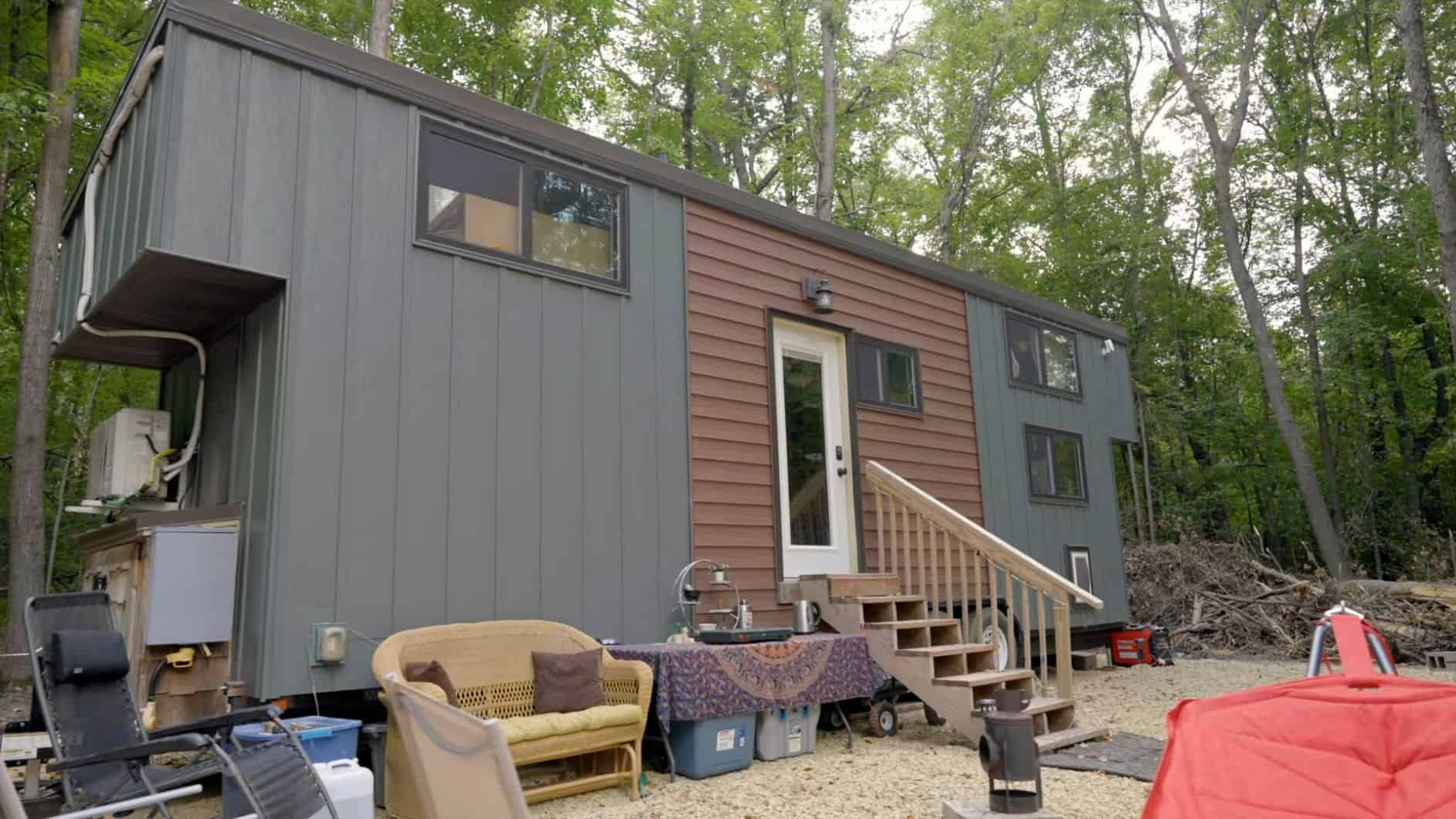 Tiny House Built by Mom and Daughter
