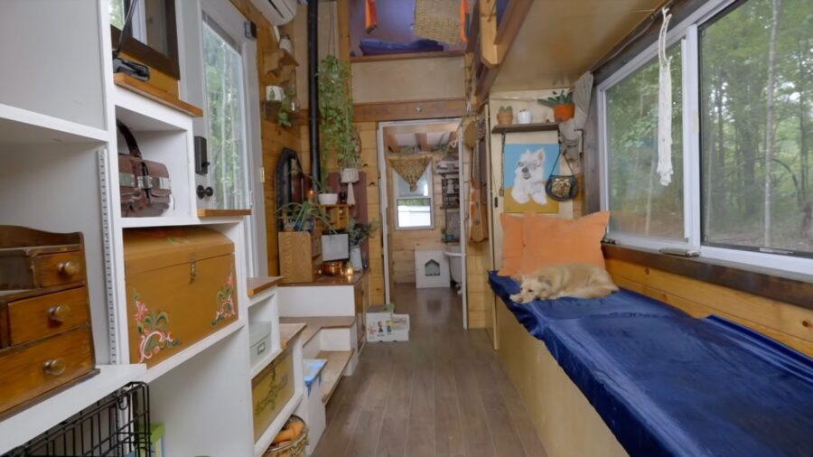 Single Mom Builds Off Grid Tiny House for Her and Her Daughter