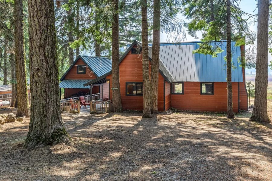 Small Cabin and Tiny House in Ashland via Zillow 0011