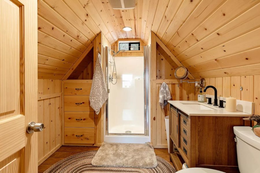 Small Cabin and Tiny House in Ashland via Zillow 0029