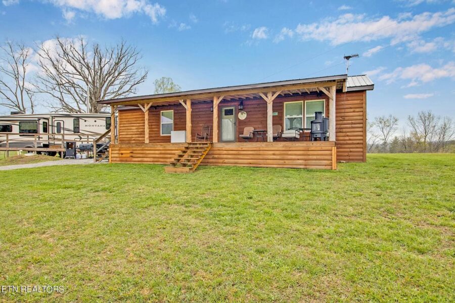Small Home on 12 Acres in TN w: 5th Wheel! . 5