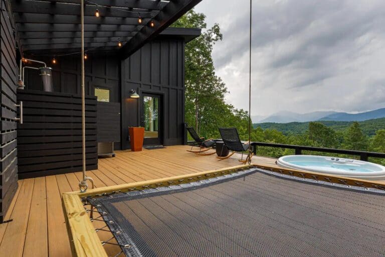 Sourwood Cabin at Kindle Ridge w/ Outdoor Swing Bed