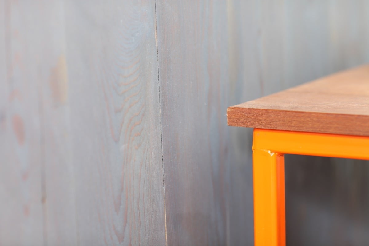 Dwarf wood-burning stove providing heat in the tiny house