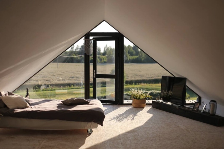 The Cozy Cottage at Two Black Cabins 002