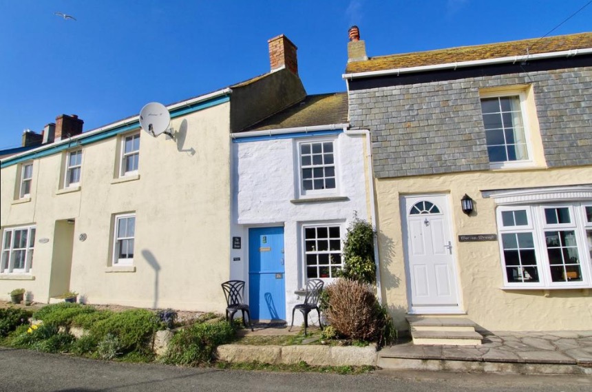 The Doll’s House Cornish Seaside Tiny Home Tucked Between Big Buildings