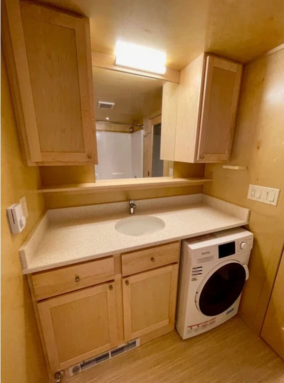 The Last Tiny House at the Oaks Village 9