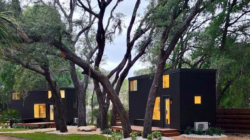 Tiny House with Oak Trees in Florida