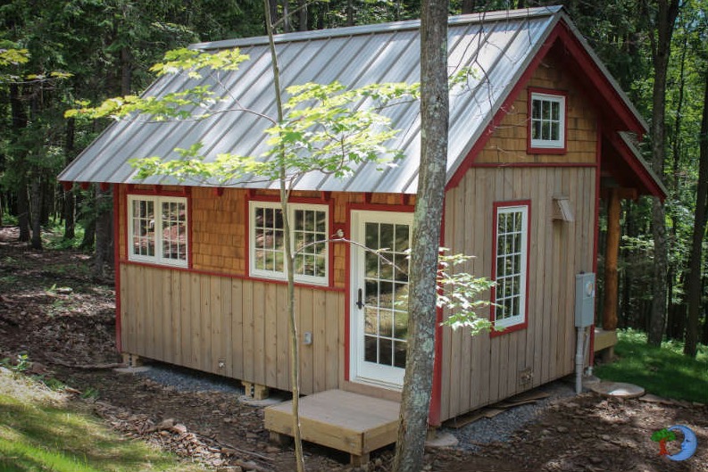 The Skya Tiny Cabin at Blue Moon Rising 001