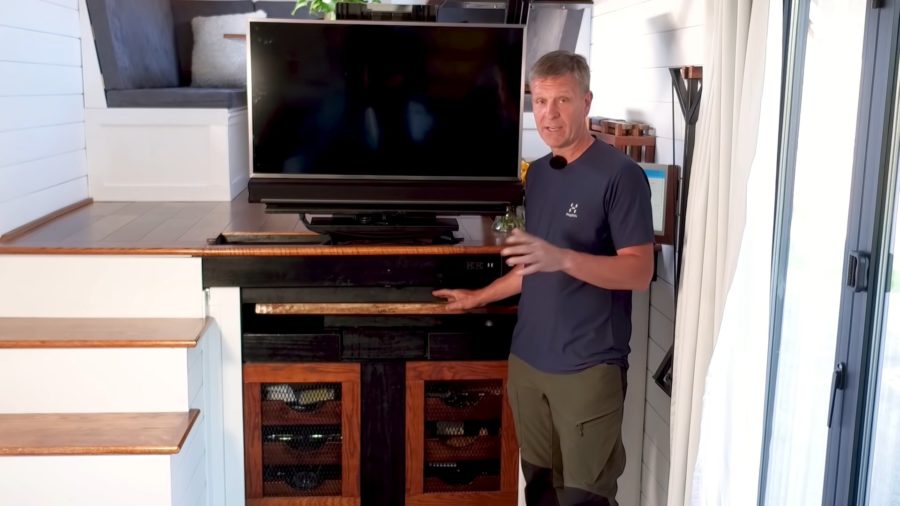 They Sold Their 5,000 Sq. Ft. Home & Built A Luxury DIY Tiny House! 002