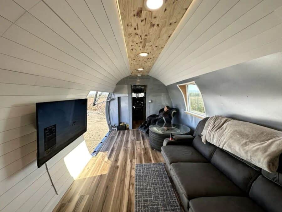 They Turned an Old Airplane into a 650 Sq. Ft. Home 5